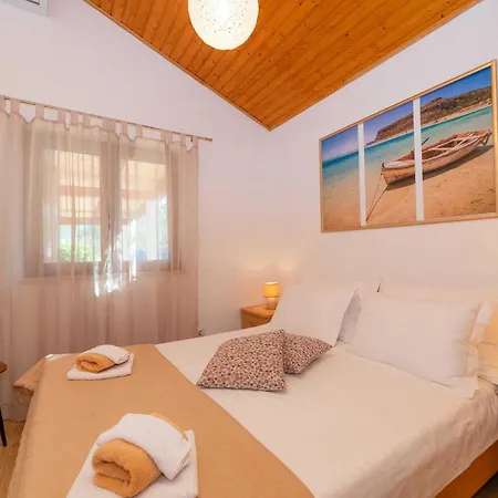 Villa Anabella - Four Bedroom With Swimming Pool Supetar
