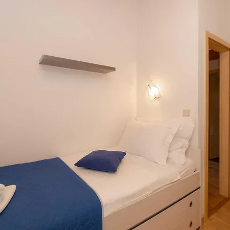 Anabella - Four Bedroom With Swimming Pool Supetar