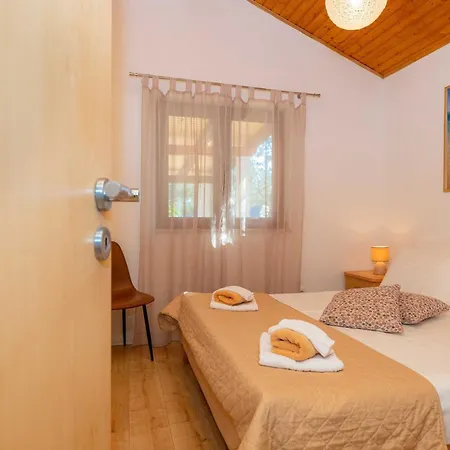 Anabella - Four Bedroom With Swimming Pool