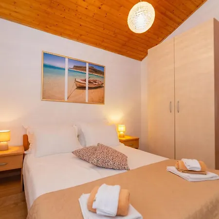 Anabella - Four Bedroom With Swimming Pool Villa Supetar