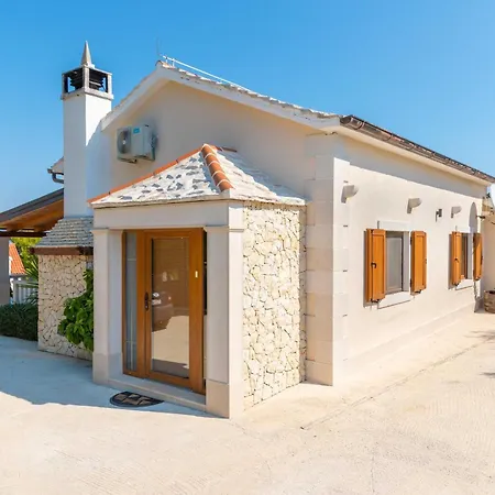 Anabella - Four Bedroom With Swimming Pool Villa *
