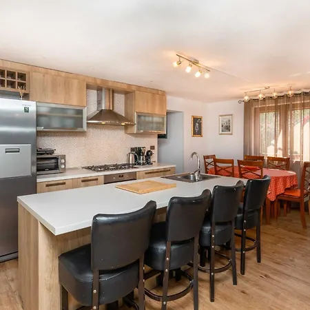 Anabella - Four Bedroom With Swimming Pool Villa Supetar