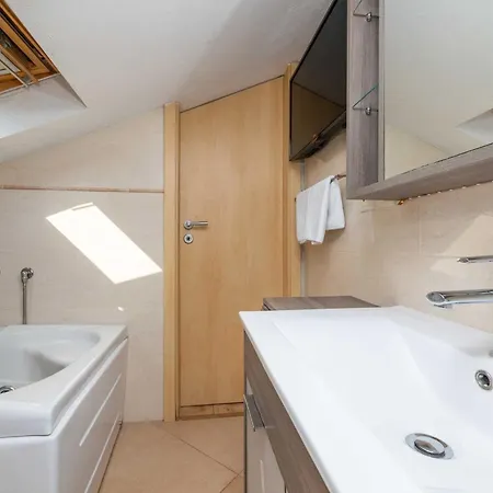 Anabella - Four Bedroom With Swimming Pool Villa Supetar