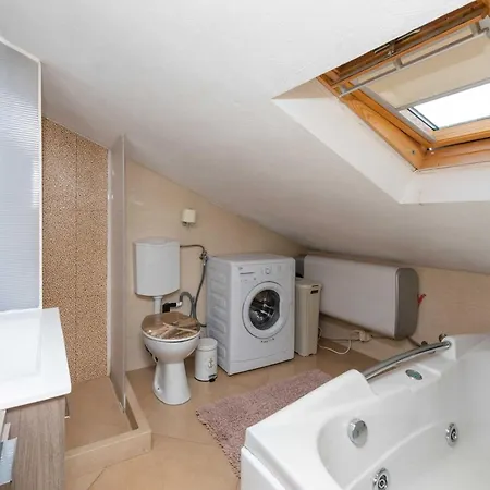 Anabella - Four Bedroom With Swimming Pool *