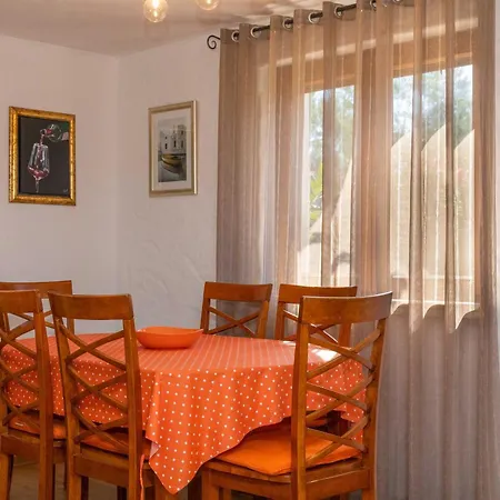 Villa Anabella - Four Bedroom With Swimming Pool