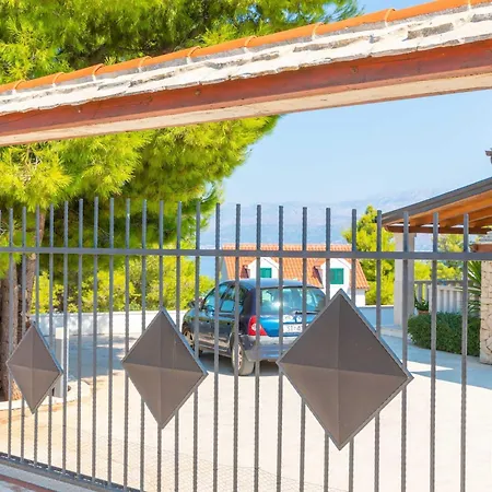 Villa Anabella - Four Bedroom With Swimming Pool *