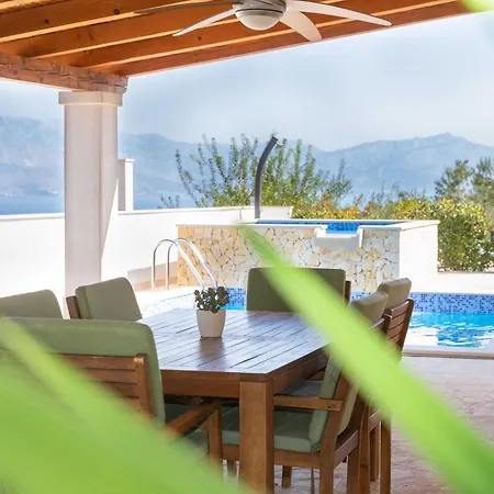 Villa Anabella - Four Bedroom With Swimming Pool Supetar