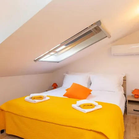 Anabella - Four Bedroom With Swimming Pool Villa Supetar